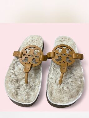 TORY BURCH Shearling Lined Leather Logo Thong Sandals - Tan